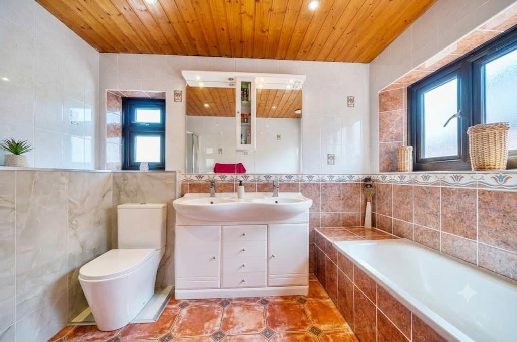 Edgwarebury Lane, HA8, Edgware